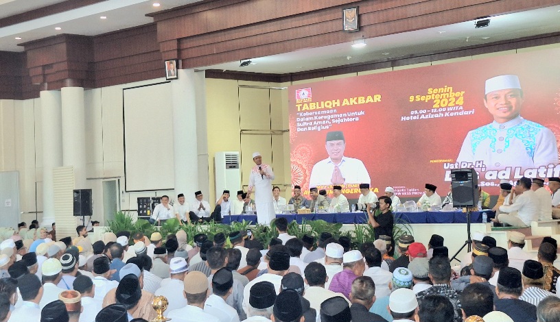 Tablig Akbar Majelis Taklim KKSS Sultra dan ASR di Kendari. Foto: Dok Tim Media ASR